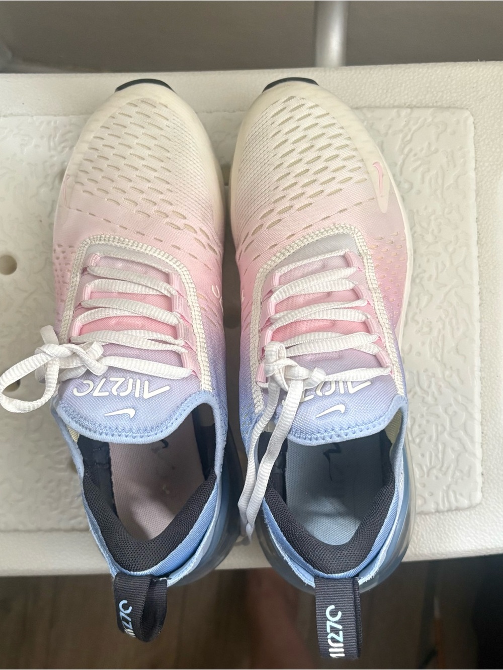 Nike women’s Air Max 270 'Aluminum Blue and Pink Foam Gradient' size 8